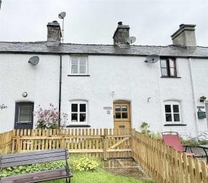 Tai Newyddion, Gwytherin,